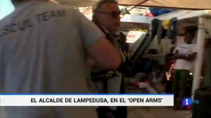 El alcalde de Lampedusa visita el Open Arms