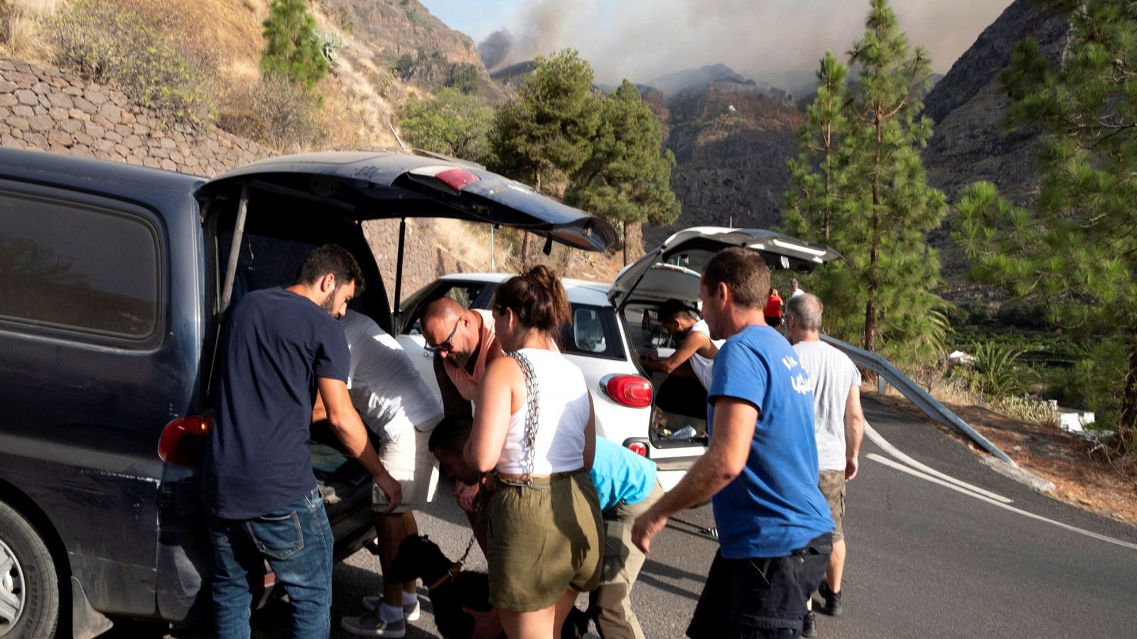 Nueve mil personas evacuadas en Gran Canaria por un incendio "incontrolable" | Ver