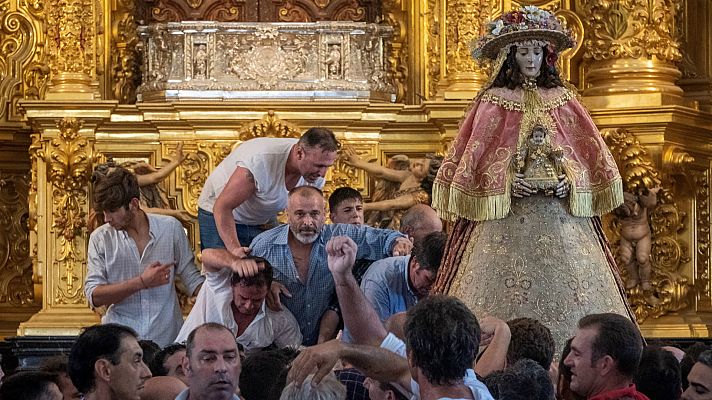 La Virgen del Rocío sale de su ermita para "El Rocío chico"