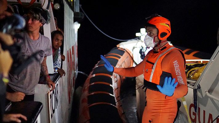 Telediario 1 - Noche a bordo del Open Arms