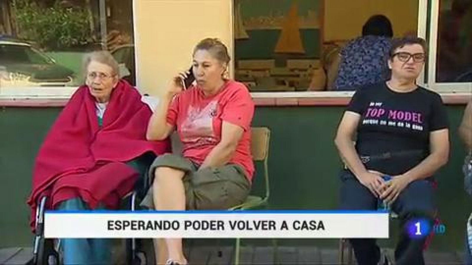 Telediario 1: Los nueve mil vecinos que llevan varios días fuera de sus casas por el fuego en Gran Canaria esperan poder regresar pronto a sus casas | RTVE Play