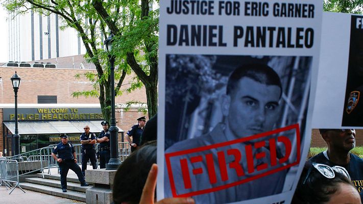 Telediario 1 - Nueva York despide al policía que mató a Eric Garner