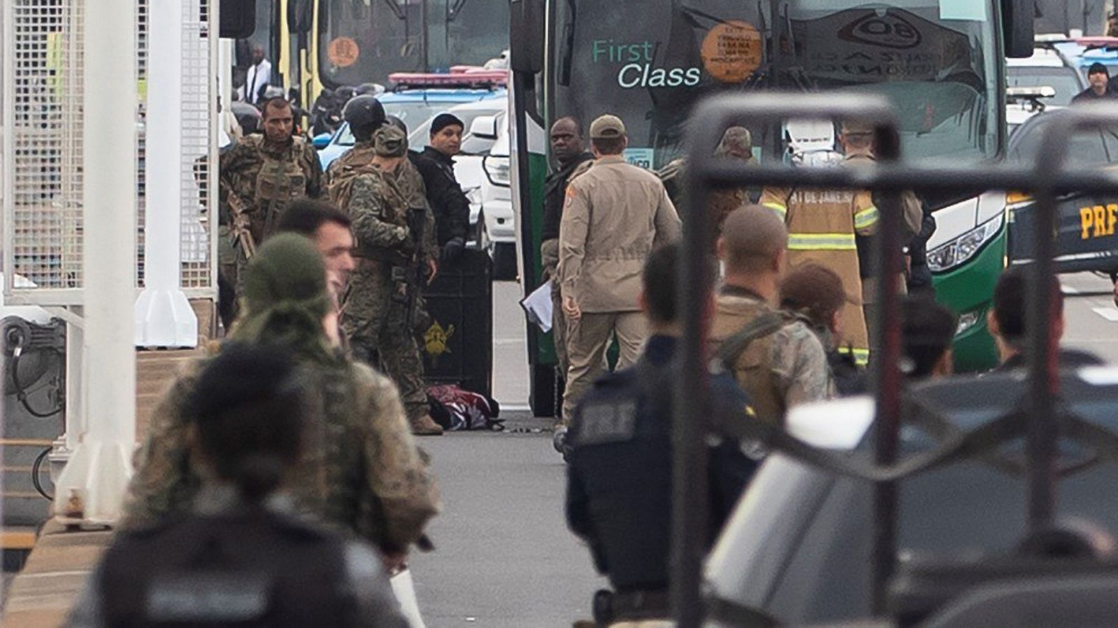 Telediario 1: Un francotirador de la Policía brasileña abate al secuestrador de un autobús en Río de Janeiro | RTVE Play