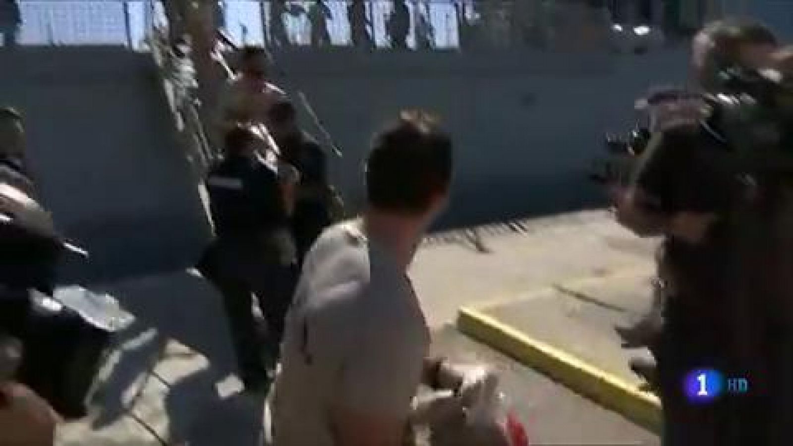 Un buque de la Armada parte hacia Lampedusa para trasladar a los migrantes del Open Arms hasta Mallorca