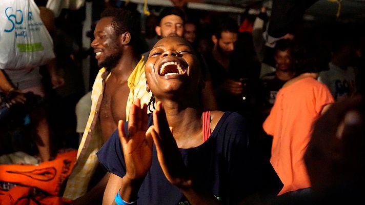 Telediario 1 - Los migrantes del Open Arms esperan ya ser desembarcados