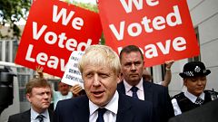 Boris Johnson llega a Berlín con la amenaza de un 'Brexit' sin acuerdo