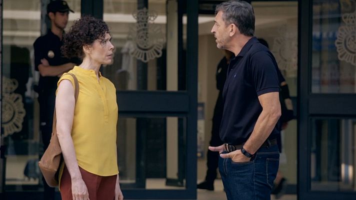 Servir y proteger - Carlos quiere volver con Merche