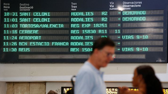 Telediario 1 - Retrasos de más de 60 minutos en cercanías, regionales y larga distancia por una avería en la estación de Sants