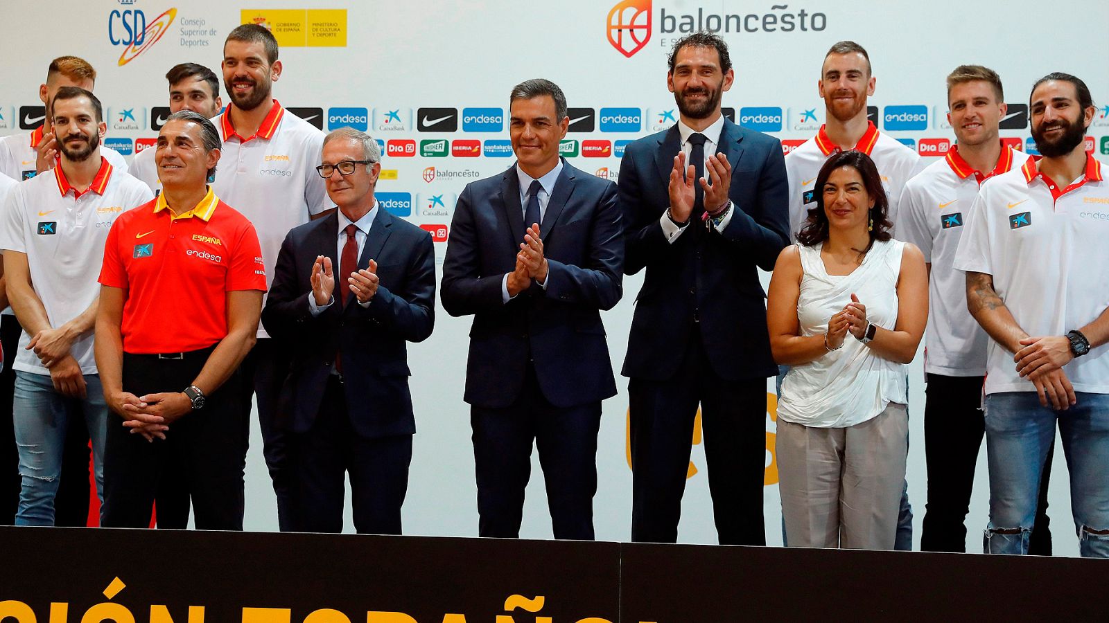 La selección española de baloncesto se ha despedido antes de partir hacia el Mundobasket de China con la visita del presidente del Gobierno en funciones, Pedro Sánchez.