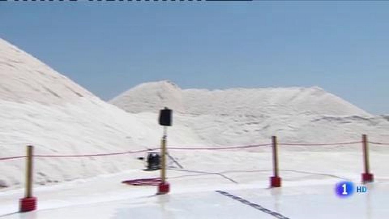 Como viene siendo habitual, la Vuelta volverá a sorprender por el emplazamiento de la primera salida de la carrera. En esta ocasión la contrarreloj por equipos de la primera etapa partirá de una montaña de sal situada en las salinas de Torrevieja.