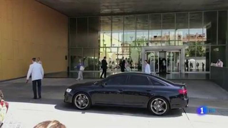 El rey Juan Carlos se recupera en la UCI tras serle implantados tres 'bypass' | Ver