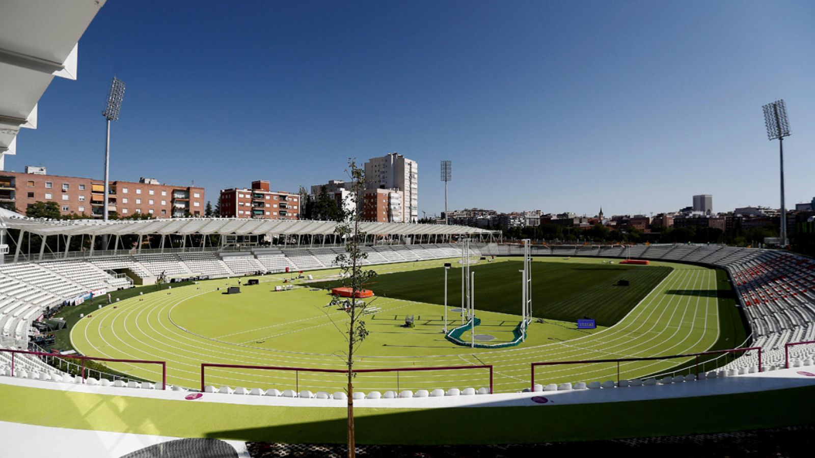 Cumbre del atletismo en la inauguración del nuevo Vallehermoso | Ver