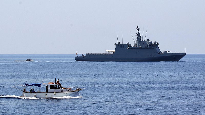 El Audaz lleva tres dEl Audaz lleva tres días en Lampedusa pendiente de embarcar los 15 migrantes del Open Arms que acogerá España