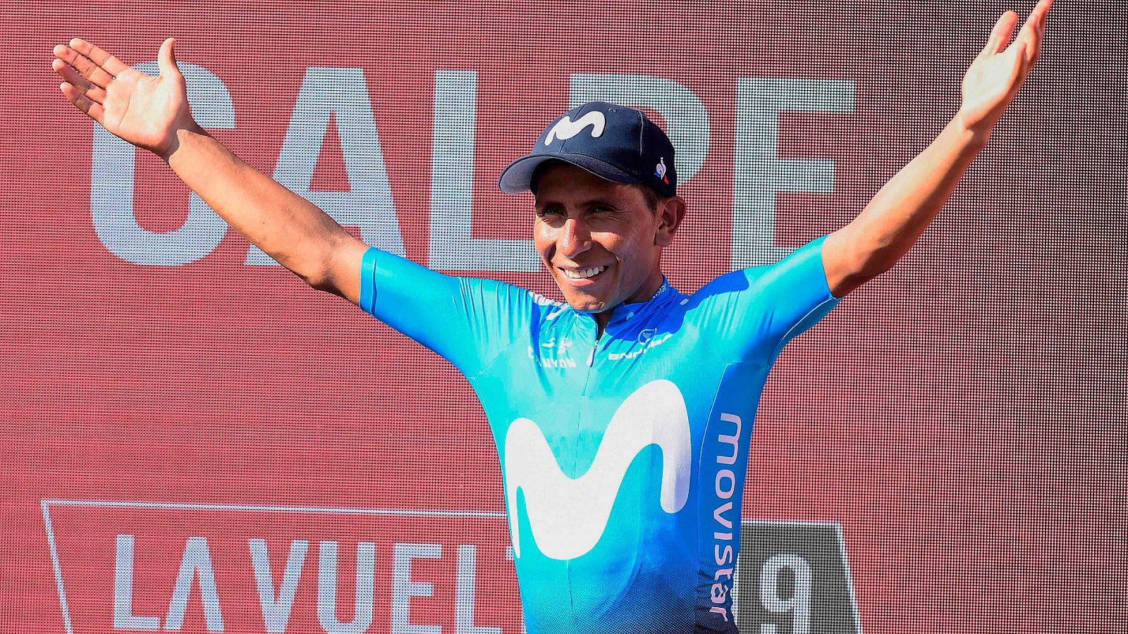 El colombiano Nairo Quintana ha ganado la segunda etapa de la Vuelta, con final en Calpe. Una etapa que aupó al liderato a Nicolas Roche, que se vestirá de rojo.