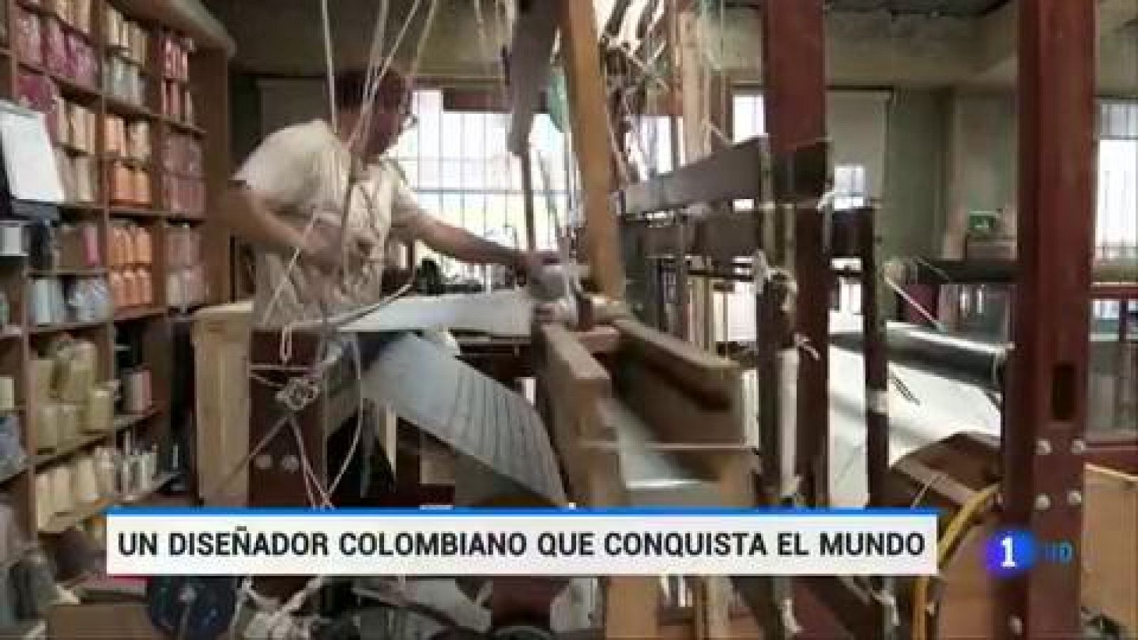 Telediario 1: Jorge Lizarazo, un original diseñador que hace arte con fibras y tejidos | RTVE Play