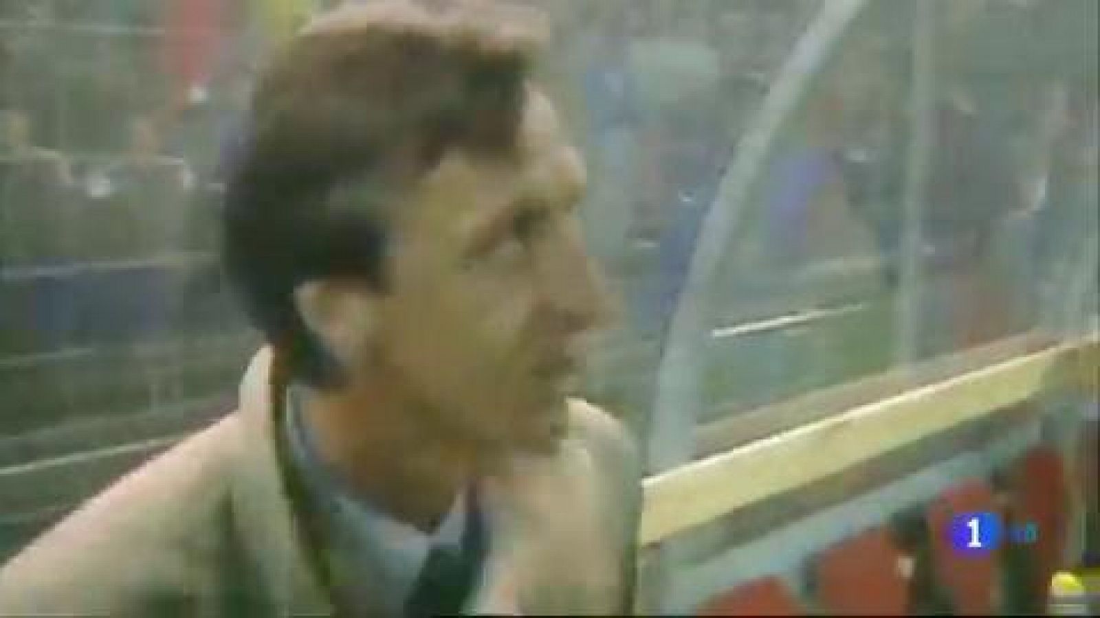 El Barcelona inaugura la estatua homenaje a Johan Cruyff | Ver