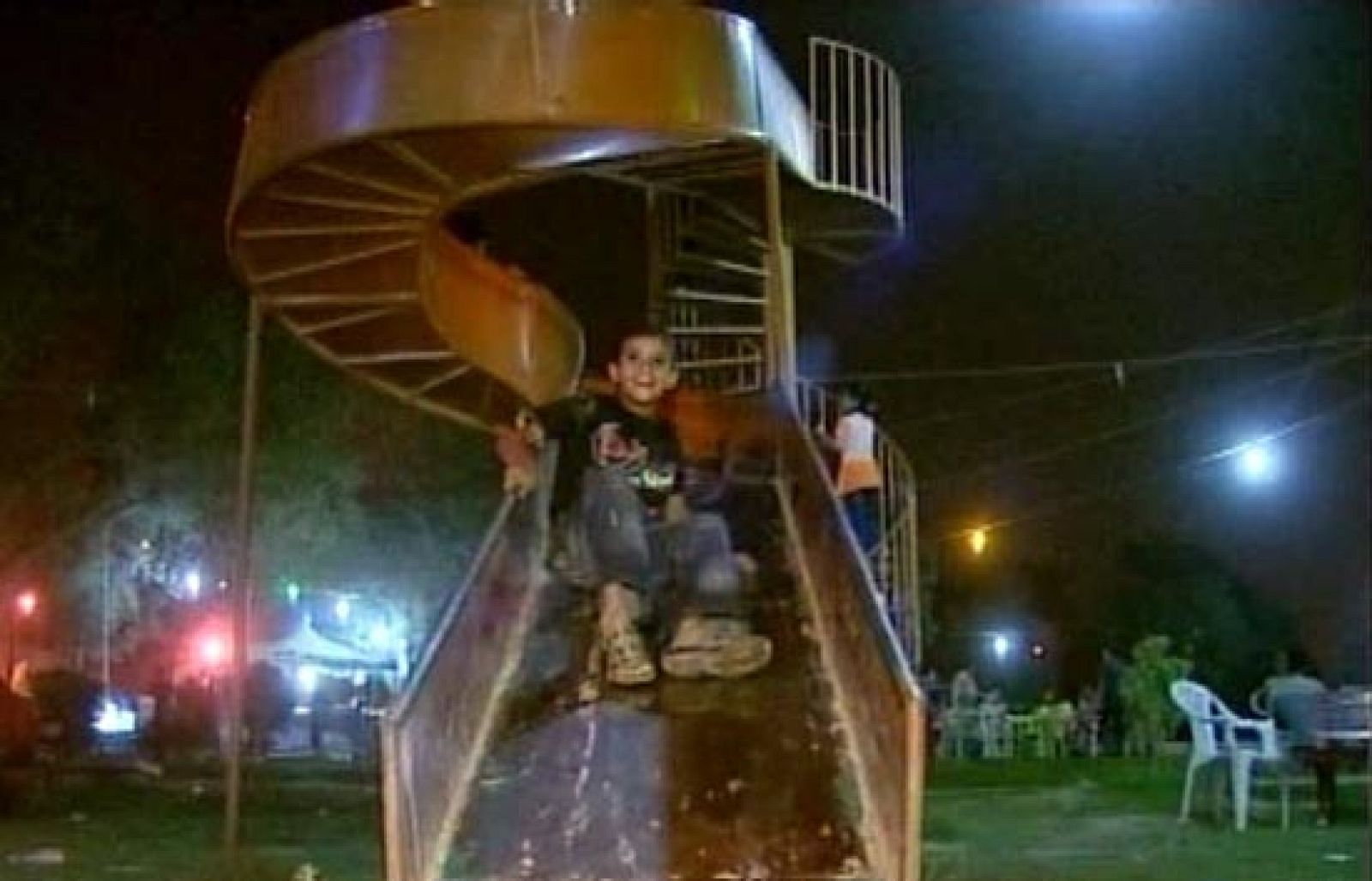 Un equipo de Televisión Española ha comprobado lo difícil que es para los iraquíes llevar una vida normal en medio de durísimos controles de seguridad.  