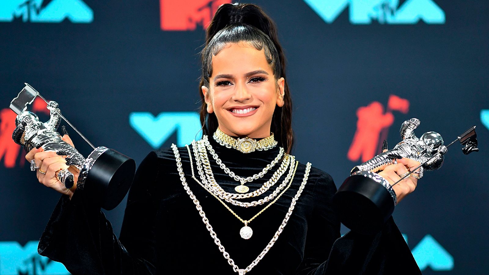Sin programa: Rosalía se convierte en la primera artista española en ganar un MTV Video Music Award | RTVE Play