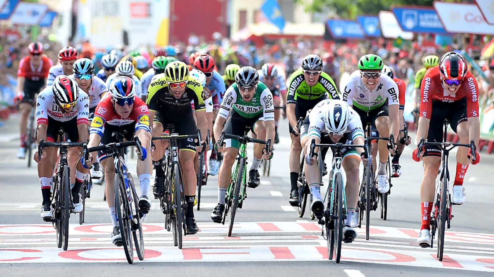 Vuelta 2019 Fabio Jakobsen se impone a Bennett en El Puig y Roche sigue líder
