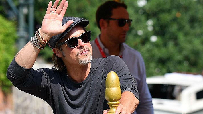 D Corazón - Brad Pitt enloquece al público en su llegada a Venecia