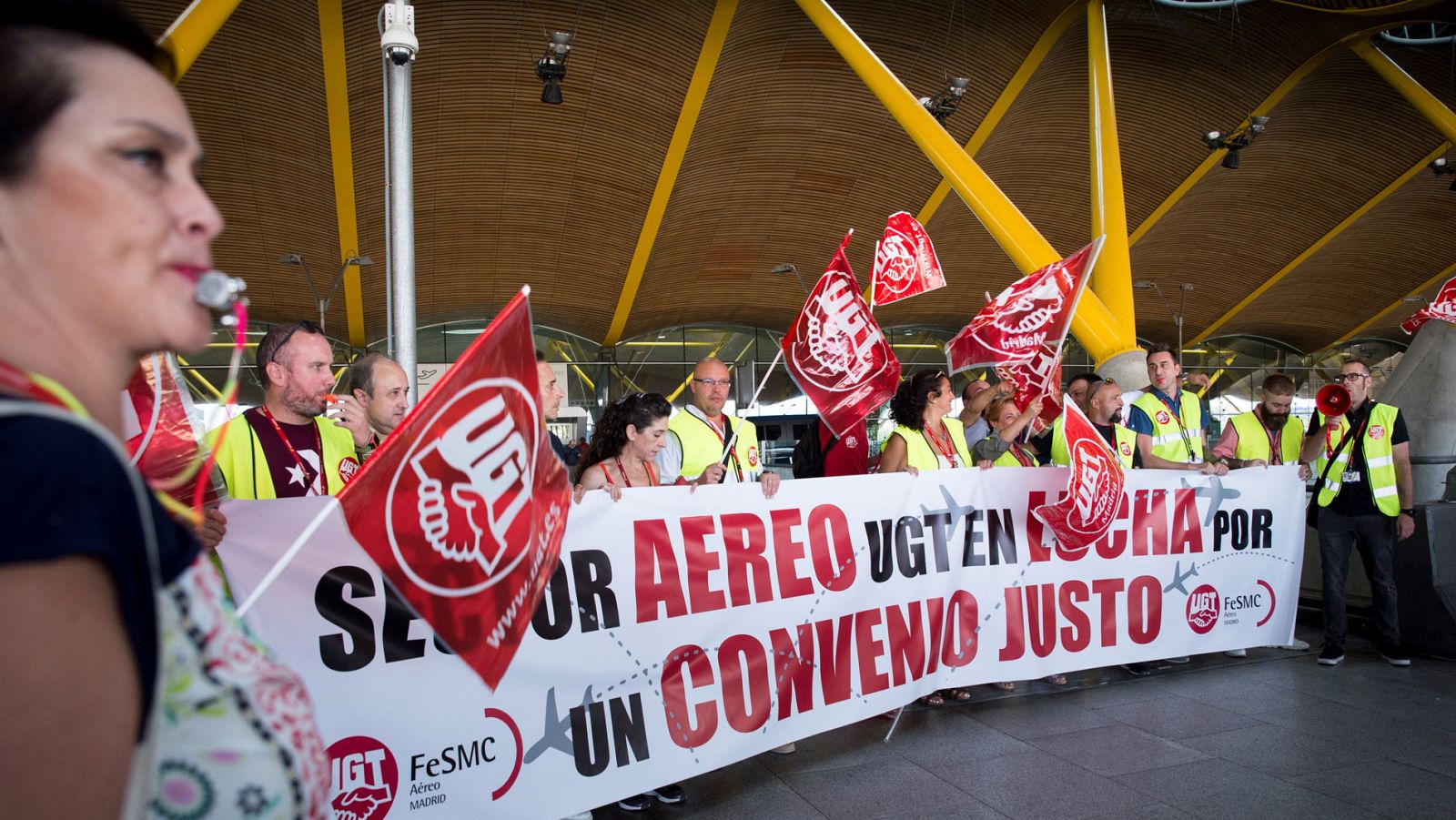 Normalidad en la huelga en Iberia y Renfe - Informativo 24h | Ver