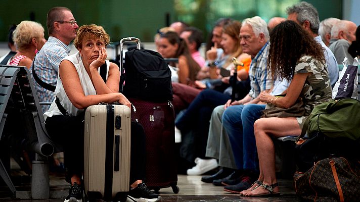 Normalidad en la primera jornada de huelga del personal de tierra de Iberia en Barajas y El Prat