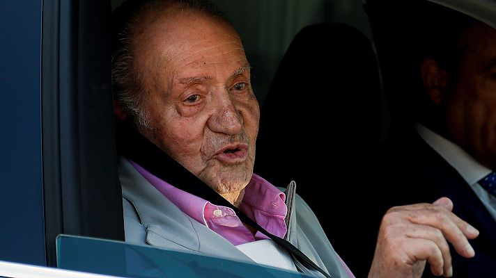 El rey Juan Carlos abandona el hospital con optimismo y buen humor una semana después de ser operado de corazón