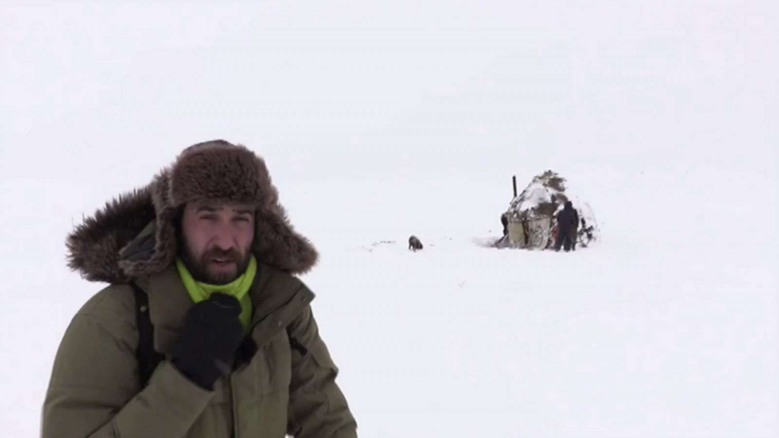 Telediario 1: Un documentalista asturiano pasa meses en los lugares más fríos del planeta para mostrar los efectos del calentamiento global | RTVE Play