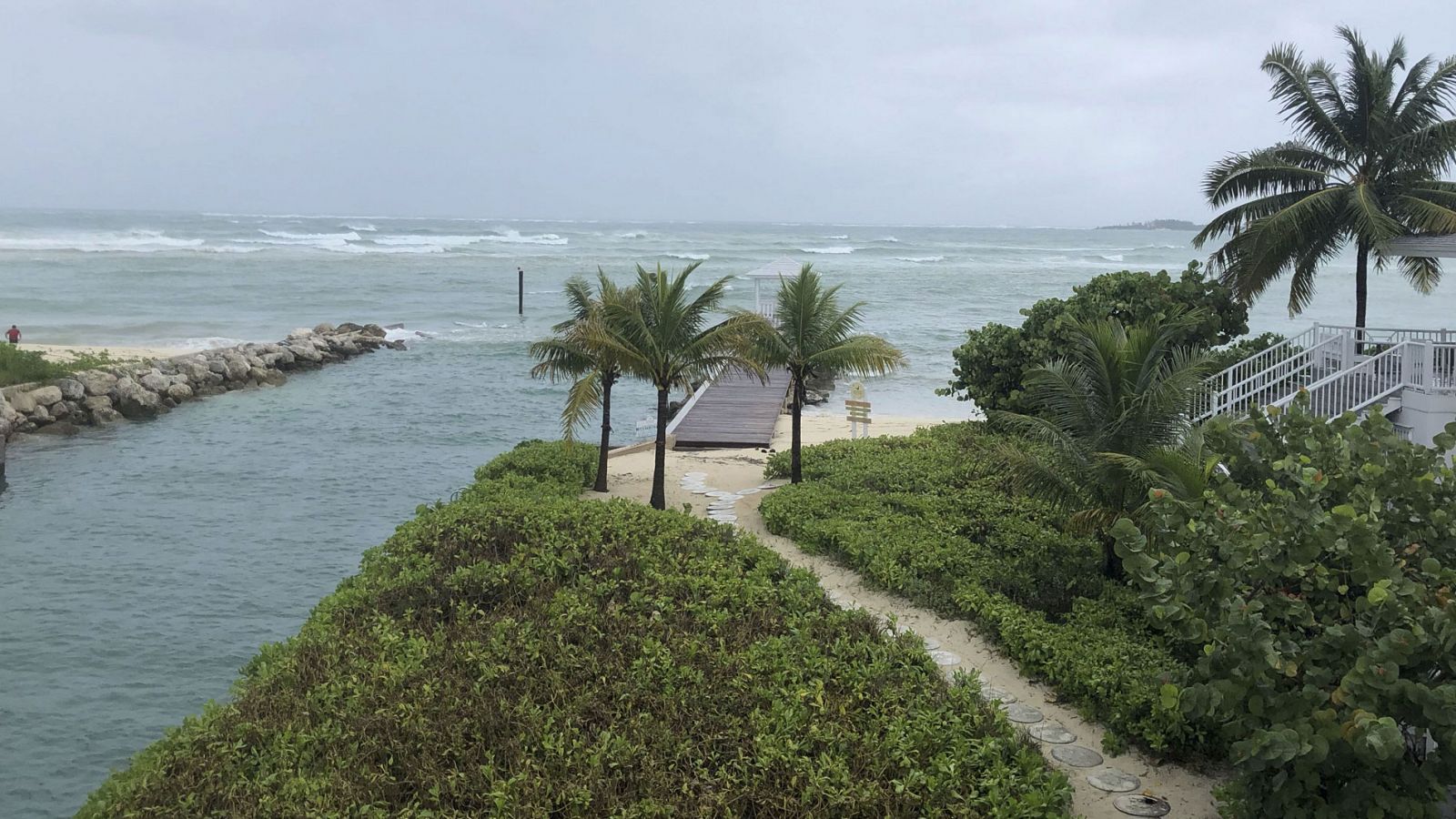 Huracán Dorian | El huracán de categoría 5 Dorian azota y descarga su furia sobre las islas Bahamas - RTVE.es