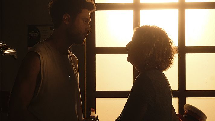 Servir y proteger - Elvira le pide a Álvaro que hable con Luis