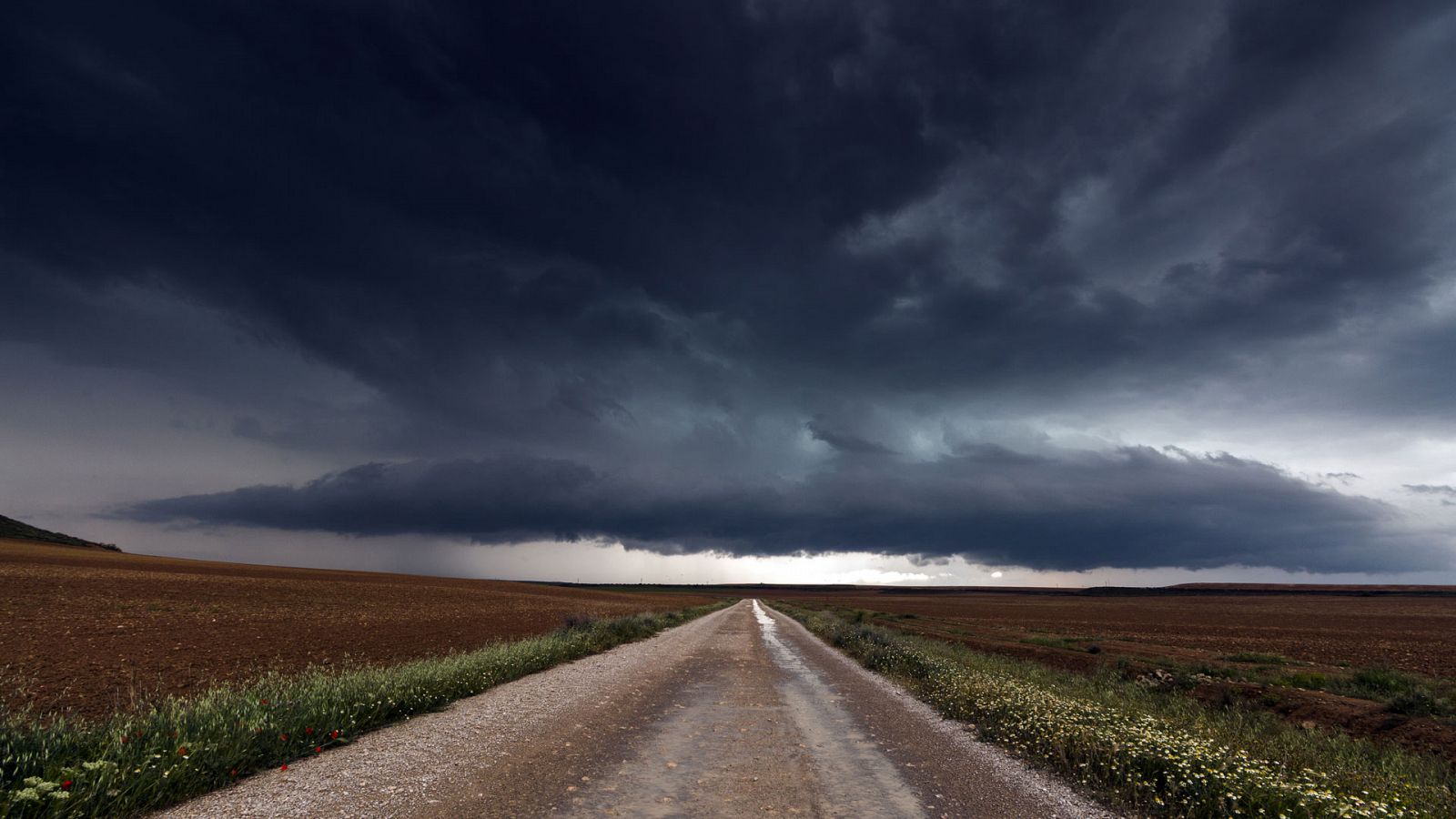 Chubascos y tormentas localmente fuertes en el sur del sistema Ibérico - Ver ahora