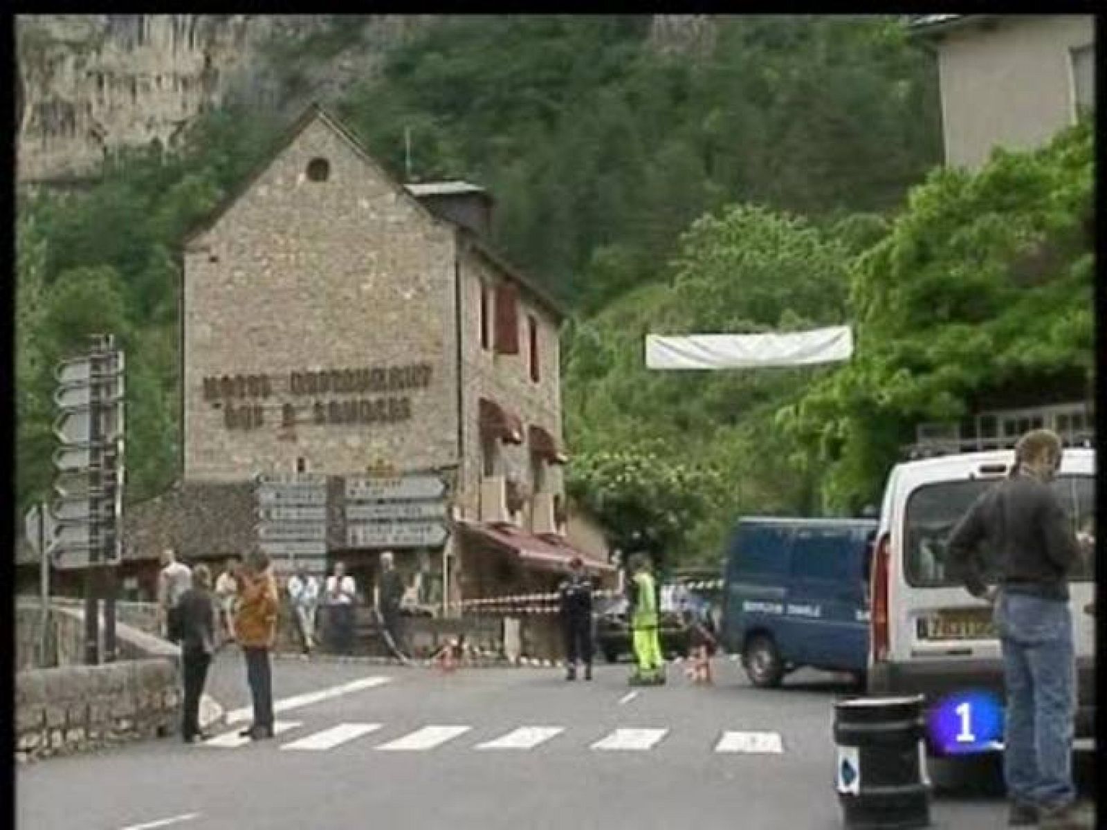 Los tres etarras detenidos este sábado en Francia ya han sido trasladados a la comisaría de Bayona. 