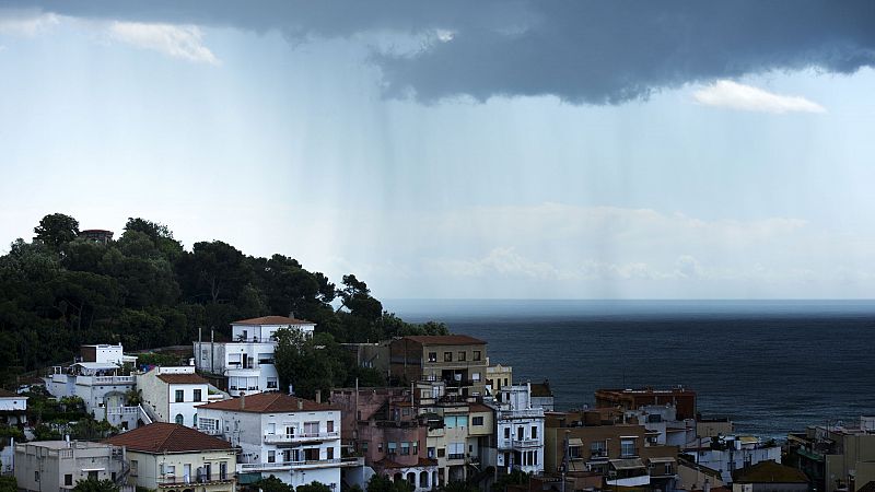 Chubascos o tormentas localmente fuertes en el noreste de Cataluña y en el sureste peninsular - Ver ahora