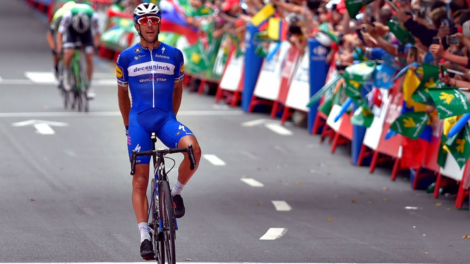 Vuelta a España 2019 | Philippe Gilbert alza los brazos en Bilbao y Roglic sigue de rojo
