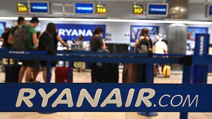 Telediario 1 - Tercer día de huelga de los tripulantes de Ryanair
