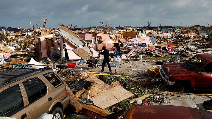 Telediario 1 - El huracán Dorian deja un rastro de devastación a su paso por Bahamas