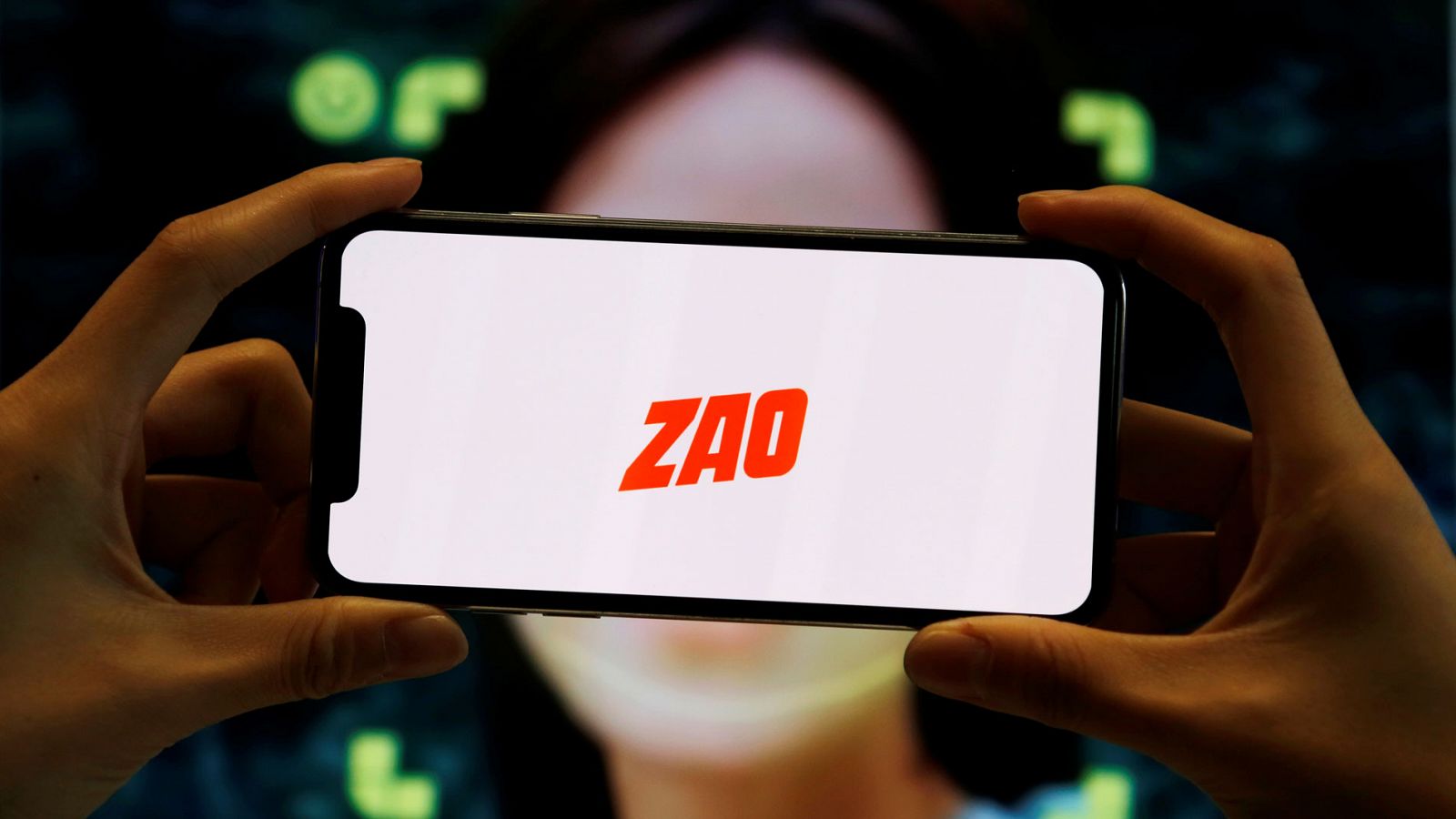 Telediario 1: La aplicación Zao causa furor en China | RTVE Play