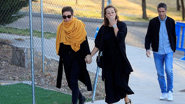 Informativo 24h - Familiares y amigos despiden a Blanca Fernández Ochoa: "Están todos rotos"