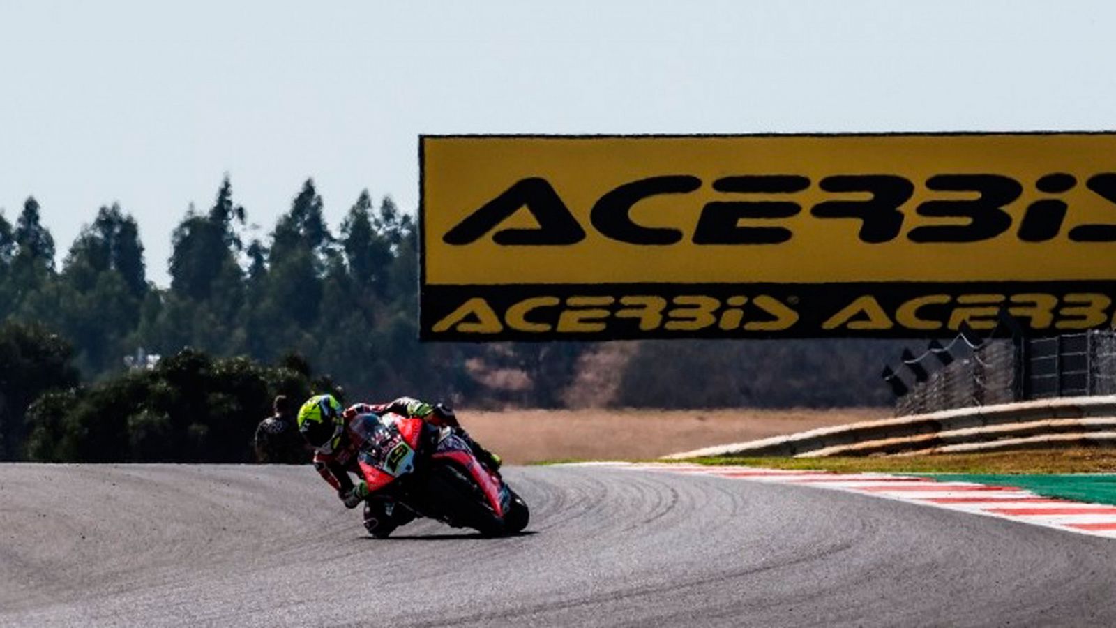 Bautista se reencuentra con la victoria en la carrera 2 en Portimao