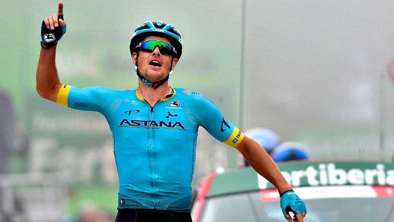 El dan�s Jakob Fuglsang (Astana) se ha impuesto este lunes en la decimosexta etapa de la Vuelta a Espa�a, disputada entre Pravia y el Alto de La Cubilla sobre 144,4 kil�metros, jornada tras la que mantiene de l�der el esloveno Primoz Roglic (Jumbo Vi