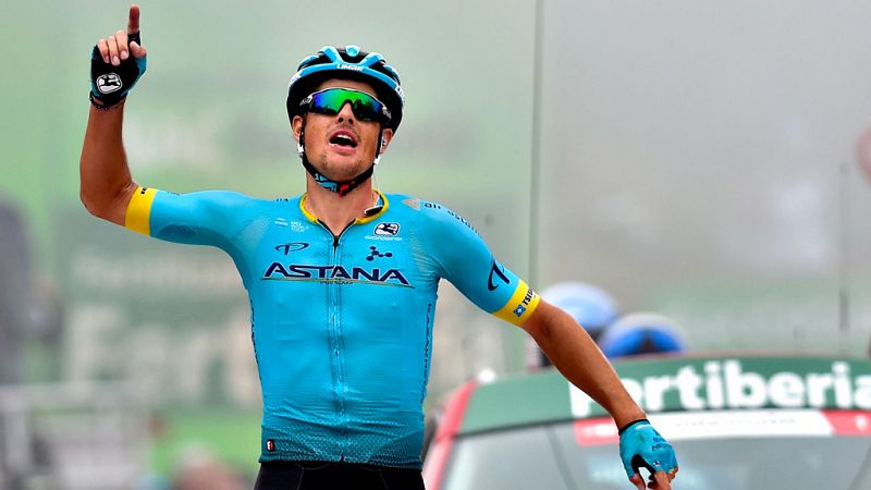 El dan�s Jakob Fuglsang (Astana) se ha impuesto este lunes en la decimosexta etapa de la Vuelta a Espa�a, disputada entre Pravia y el Alto de La Cubilla sobre 144,4 kil�metros, jornada tras la que mantiene de l�der el esloveno Primoz Roglic (Jumbo Vi