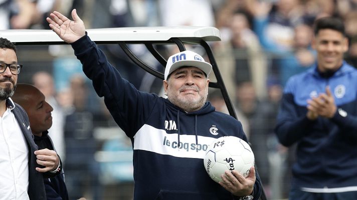Telediario 1 - Maradona ilusiona en su regreso a los banquillos