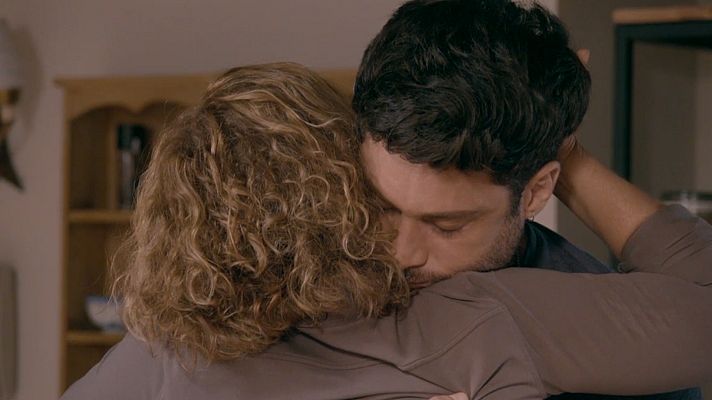 Servir y proteger - Álvaro va a hacerse cargo de su familia