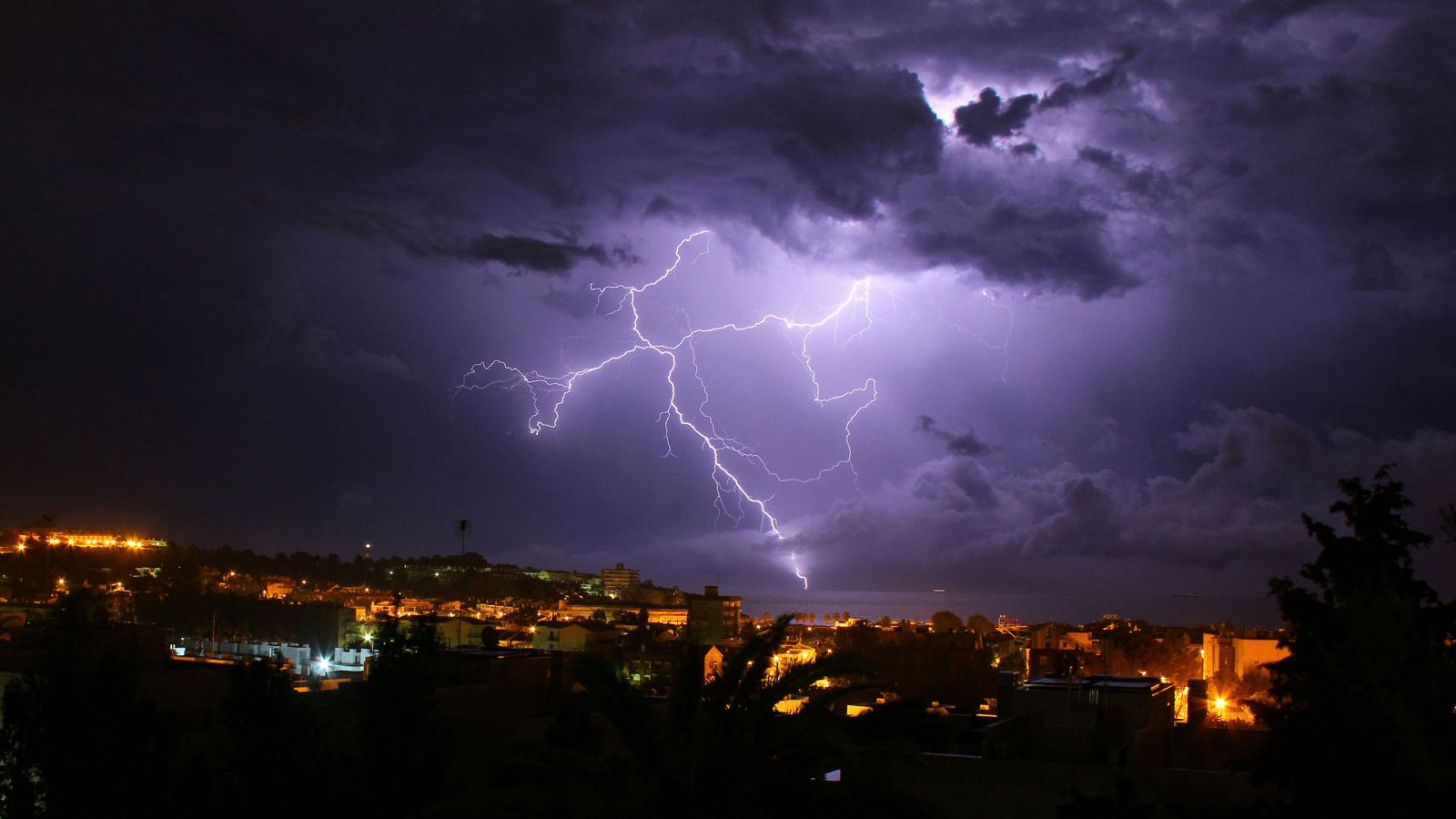 El tiempo: Precipitaciones muy fuertes en Cataluña, Valencia y Baleares | RTVE Play