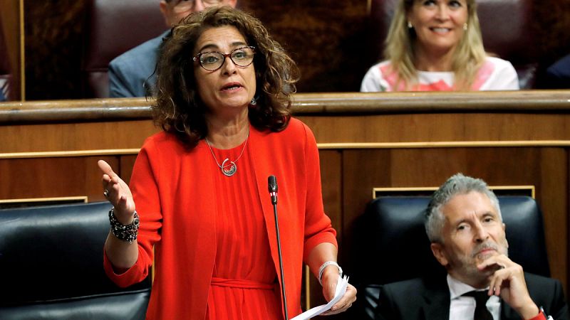 El PP pregunta a la ministra de Hacienda en funciones, María Jesús Montero, sobre RTVE. "¿Qué va a hacer el PSOE para que RTVE deje de estar a su servicio?". Montero niega la mayor y asegura que RTVE es totalmente independiente. Macarena Montesinos (