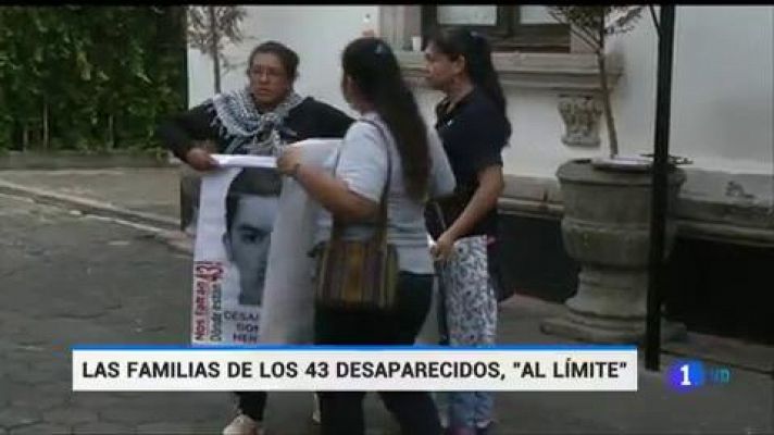 Las familias de los 43 desaparecidos, "al límite"