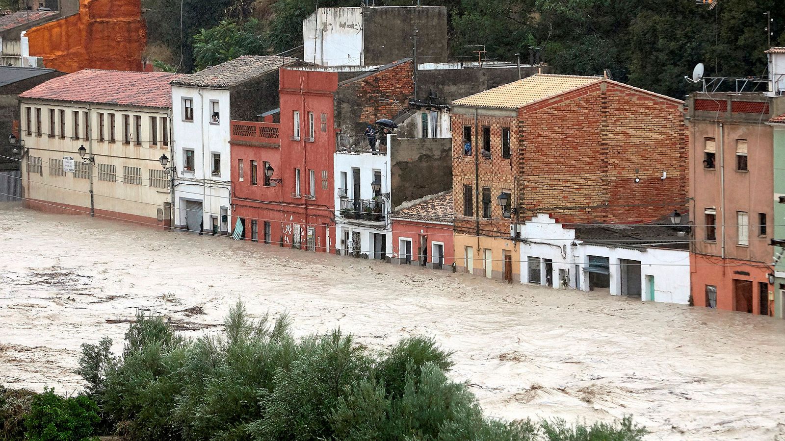 Lluvias - El río Clariano se desborda a su  paso por Ontinyent - RTVE.es