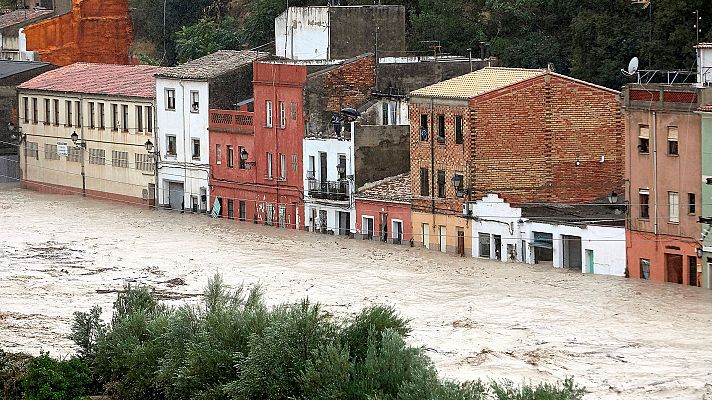 El río Clariano se desborda a su  paso por Ontinyent