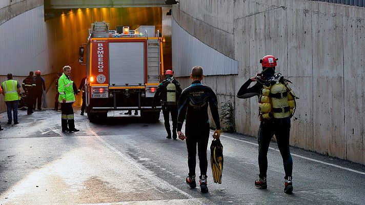 Informativo 24h - Los servicios de emergencia trabajan para contener las inundaciones en Murcia y Almería