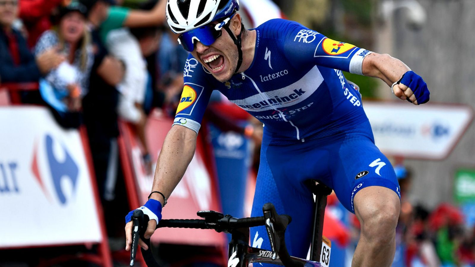 Vuelta 2019: La UCI enlaza ciclistas cortados y hemos parado